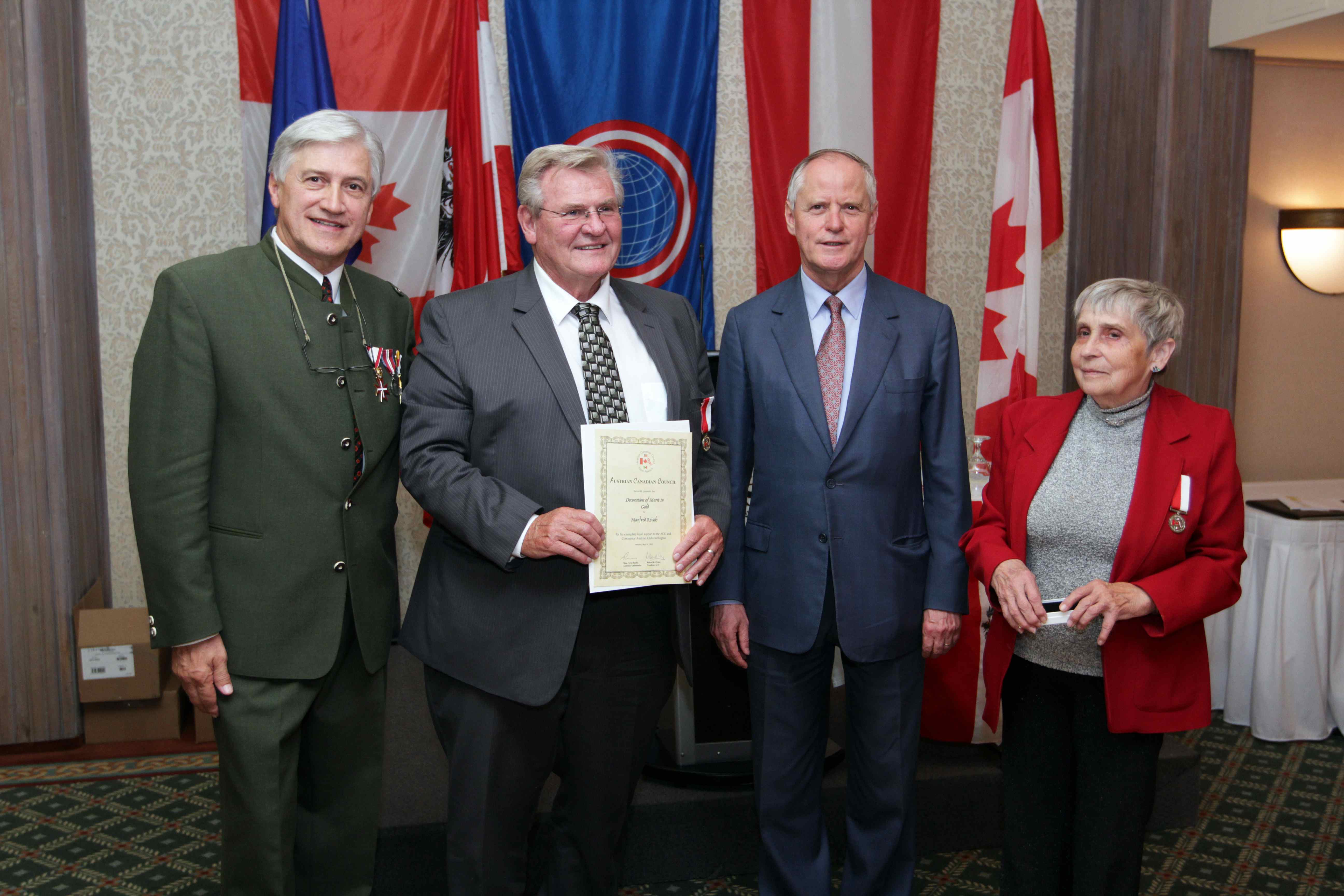 Awarding ACC Medal in Gold to Manfred Reisch